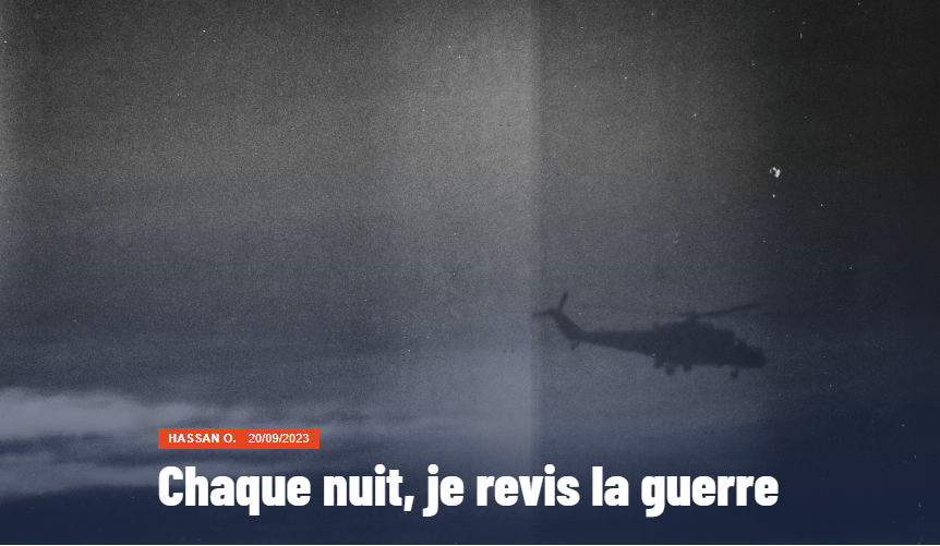 Capture d'écran de l'article "Chaque nuit, je revis la guerre", illustré par une photo en noir et blanc, sur laquelle on voit un hélicoptère en plein vol. On ne voit pas le sol. On ne fait que distinguer l'hélicoptère, qui apparaît presque comme une ombre.