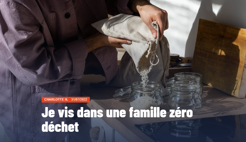 Capture d'écran de l'article "Je vis dans une famille zéro déchet", illustré par une photo où l'on voit une personne versant du riz en sac dans un petit pot de verre. La scène semble se dérouler dans une cuisine.